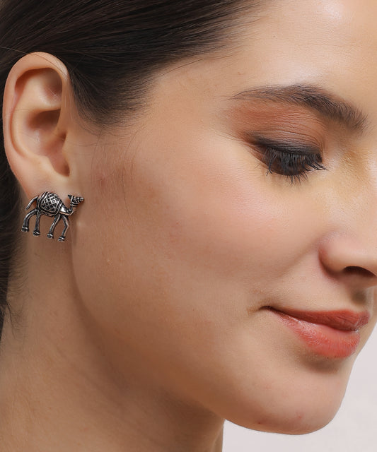 Camel Safari studs