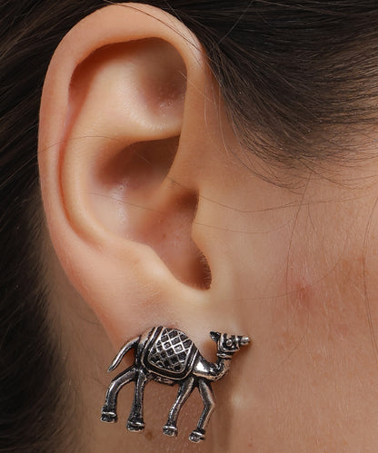 Camel Safari studs