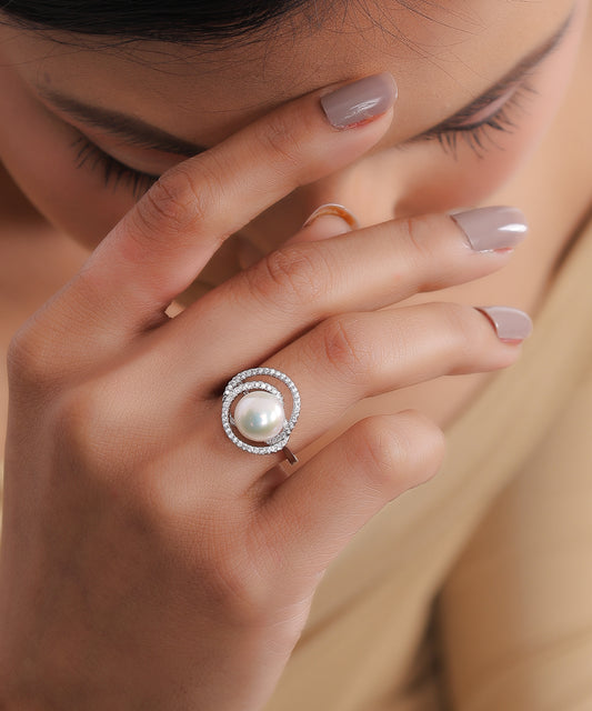 Luxe Pearl Spiral Ring