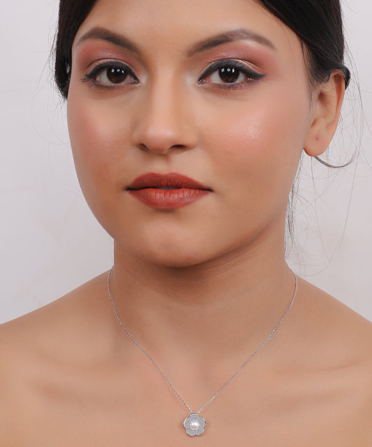 Daisy Pearl Delight Pendant