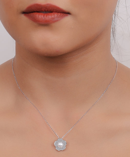 Daisy Pearl Delight Pendant