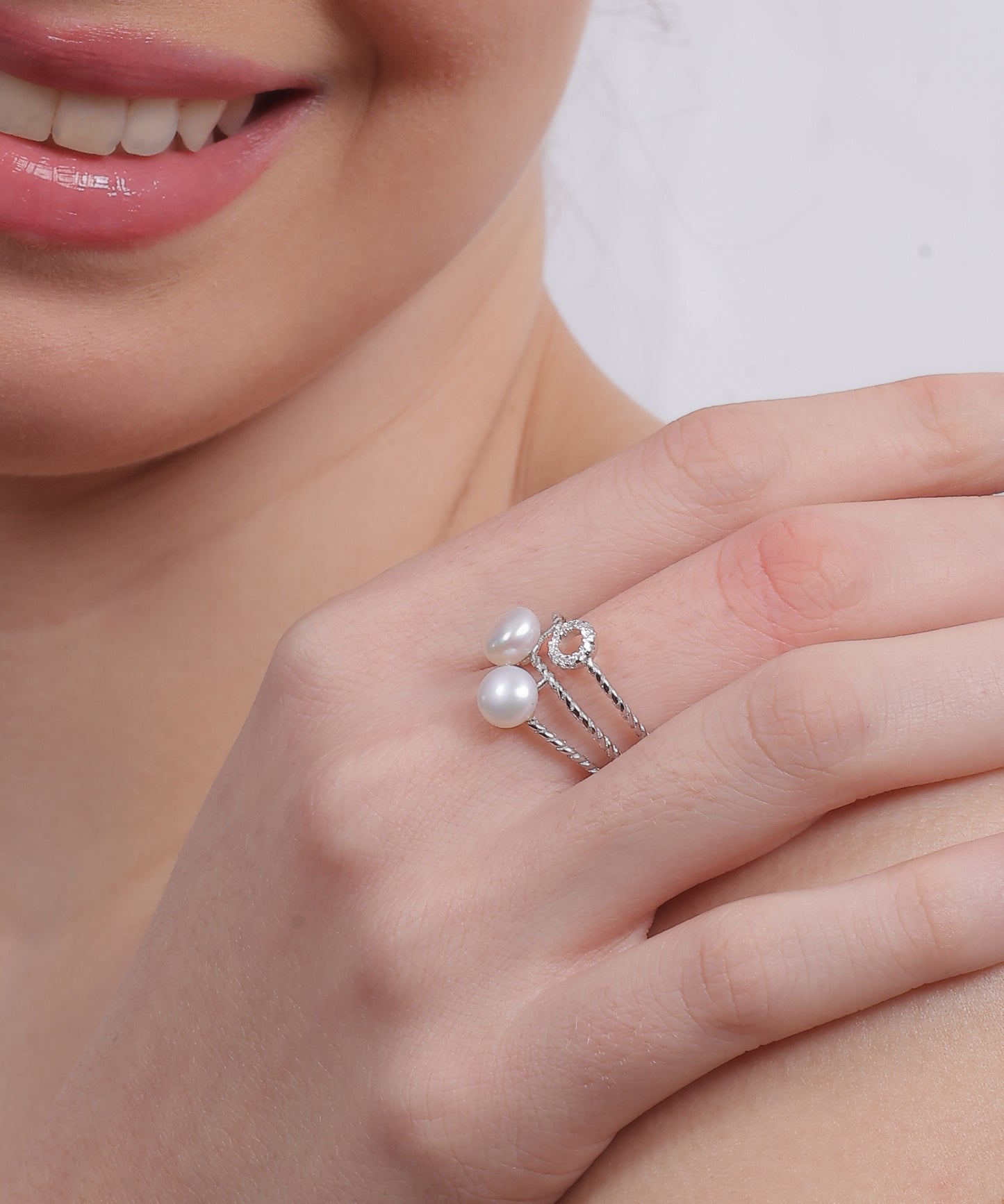 Twinkling Pearl Trio Ring