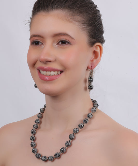 Noir-Sphere Elegance