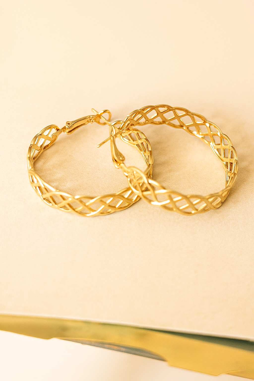 Lattice Gleam Hoops